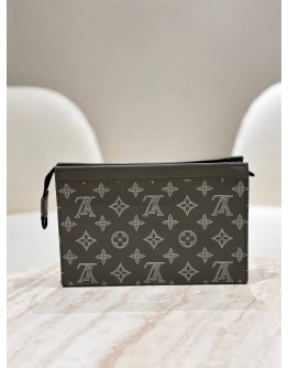 LOUIS VUITTON GASTON WEARABLE WALLET IN GREEN