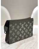 LOUIS VUITTON GASTON WEARABLE WALLET IN GREEN