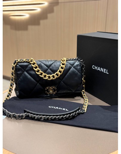 CHANEL 19 FLAP SHOULDER BAG IN BLACK LAMBSKIN LEATHER
