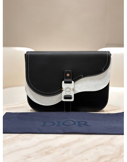 CHRISTIAN DIOR BLACK GRAINED CALFSKIN CLUTCH WITH CD BUCKLE