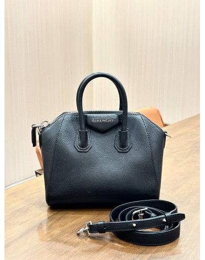 GIVENCHY SMALL BLACK ANTIGONA HANDBAG WITH STRAP 