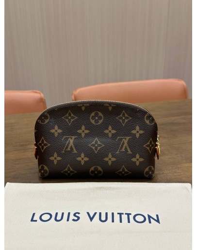 LOUIS VUITTON PM COSMETIC POUCH IN MONOGRAM CANVAS 
