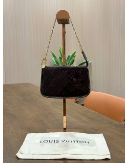 LOUIS VUITTON MINI POCHETTE ACCESSORIES IN AMARANTE DEEP PURPLE PATENT LEATHER GLOSSY MONOGRAM VERNIS EMBOSSED MATERIAL & GOLD CHAIN HARDWARE 