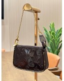 LOUIS VUITTON MINI POCHETTE ACCESSORIES IN AMARANTE DEEP PURPLE PATENT LEATHER GLOSSY MONOGRAM VERNIS EMBOSSED MATERIAL & GOLD CHAIN HARDWARE 
