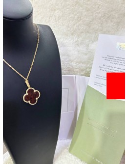 VAN CLEEF & ARPELS VINTAGE ALHAMBRA PENDANT NECKLACE IN 18K 750 ROSE GOLD WITH WOOD MOTIF