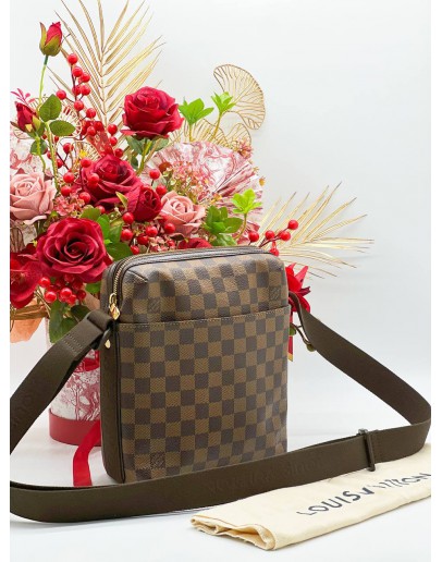 LOUIS VUITTON TROTTEUR BEAUBOURG HANDBAG DAMIER