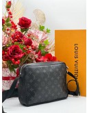 LOUIS VUITTON OUTDOOR MESSENGER CROSSBODY BAG 