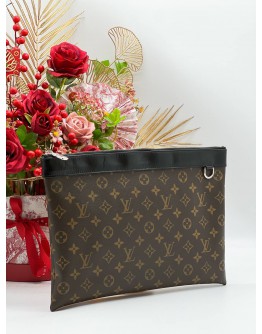 LOUIS VUITTON MONOGRAM MACASSAR DISCOVERY POCHETTE GM CLTUCH 