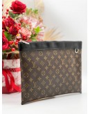 LOUIS VUITTON MONOGRAM MACASSAR DISCOVERY POCHETTE GM CLTUCH 