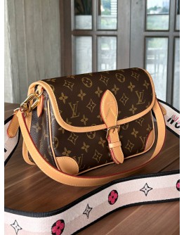 LOUIS VUITTON DIANE IN MONOGRAM CANVAS & LEATHER WITH FUCHSIA REMOVABLE STRAP