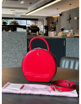 KATE SPADE NEW YORK ANDI CANTEEN IN RED EMBOSSED CROCODIPE LEATHER