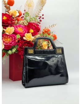 SALVATORE FERRAGAMO TOP HANDLE BAG IN BLACK PATENT LEATHER