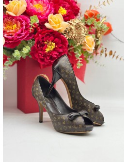 LOUIS VUITTON MALIBU PEEP TOE BOW PUMPS SIZE 37 IN BROWN MONOGRAM CANVAS