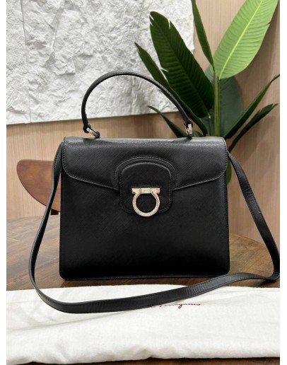 SALVATORE FERRAGAMO GANCINI SCHWARZ TOP HANDLE HANDBAG WITH STRAP