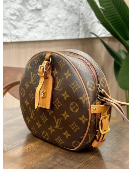 LOUIS VUITTON MM BOITE CHAPEAU SOUPLE IN MONOGRAM CANVAS & LEATHER CROSSBODY BAG