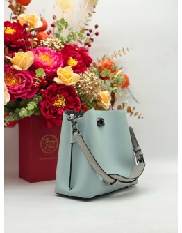 COACH WILLOW BUCKET SHOULDER BAG IN LIGHT BLUE & LIGHT GREY PEBBLED LEATHER