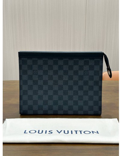 LOUIS VUITTON POCHETTE VOYAGE MM IN DAMIER GRAPHITE CANVAS 