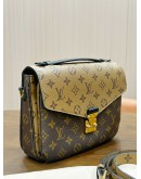 LOUIS VUITTON POCHETTE METIS REVERSE MONOGRAM CANVAS CROSSBODY BAG