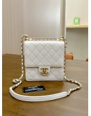CHANEL TOP PEARL VERTICAL CHAIN BAG