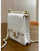 CHANEL TOP PEARL VERTICAL CHAIN BAG