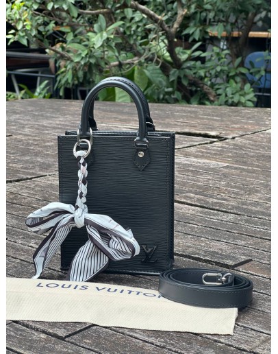 LOUIS VUITTON PETIT SAC PLAT