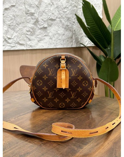 LOUIS VUITTON MM BOITE CHAPEAU SOUPLE IN MONOGRAM CANVAS & LEATHER CROSSBODY BAG 