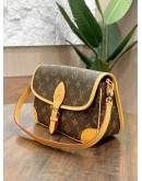 LOUIS VUITTON DIANE IN MONOGRAM CANVAS & LEATHER WITH FUCHSIA REMOVABLE STRAP