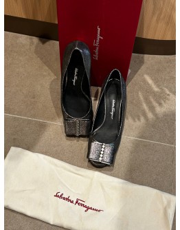 SALVATORE FERRAGAMO SILVER VARA STUDS PUMPS HEELS 