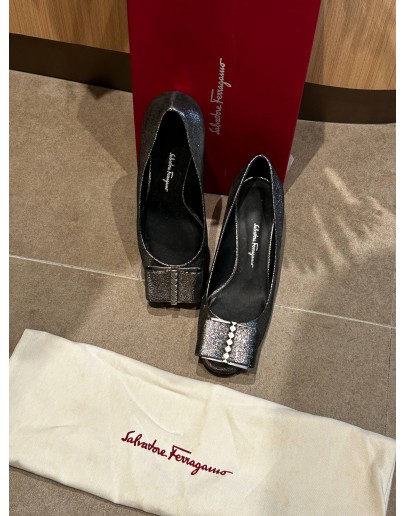 SALVATORE FERRAGAMO SILVER VARA STUDS PUMPS HEELS 