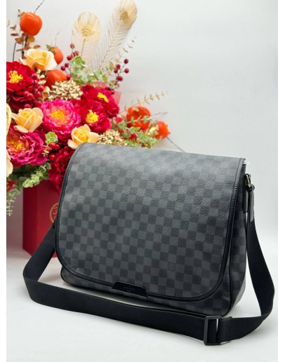 LOUIS VUITTON DANIEL MM MESSENGER BAG IN BLACK DAMIER GRAPHITE CANVAS
