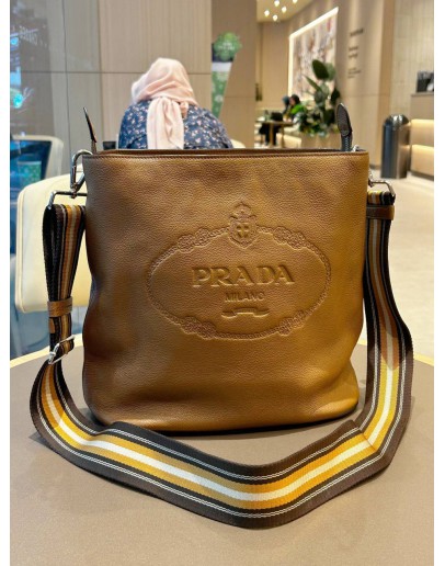 PRADA VITELLO PHENIX BUCKET CROSSBODY BAG   