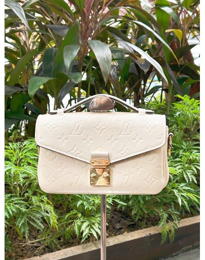 LV LOUIS VUITTON EAST WEST POCHETTE METIS CHAIN STRAP BAG IN WHITE EMPREINTE LEATHER