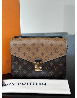 LOUIS VUITTON POCHETTE METIS REVERSE MONOGRAM CANVAS CROSSBODY BAG