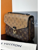LOUIS VUITTON POCHETTE METIS REVERSE MONOGRAM CANVAS CROSSBODY BAG