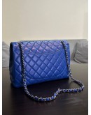 CHANEL MAXI CLASSIC FLAP CHAIN BAG IN ELECTRIC BLUE   