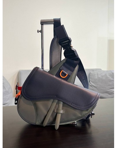 CHRISTIAN DIOR SADDLE X SACAI  
