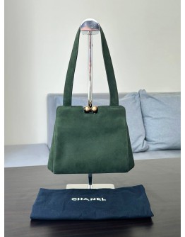 CHANEL VINTAGE SHOULDER BAG IN GREEN SUEDE LEATHER WITH GOLD D ICONIC INTERLOCKING CC LOGO CLASP HARDWARE