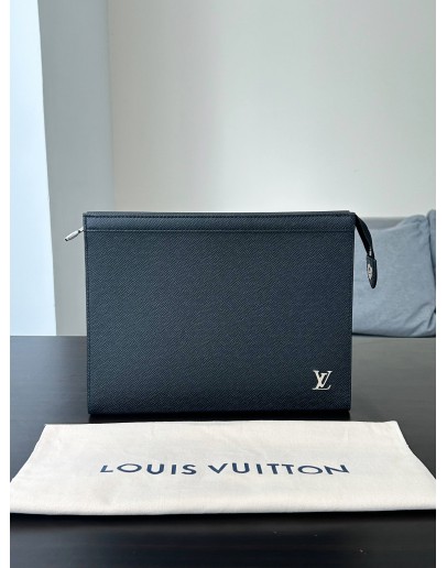 LOUIS VUITTON POCHETTE VOYAGE IN BLACK TAIGA LEATHER  