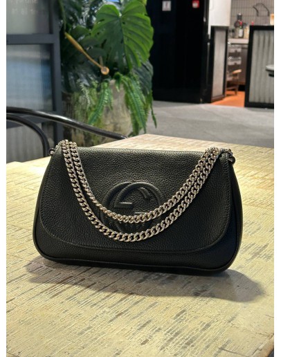 GUCCI MEDIUM SOHO CELLARIUS FLAP CHAIN CROSSBODY BAG IN BLACK PEBBLED CALF LEATHER
