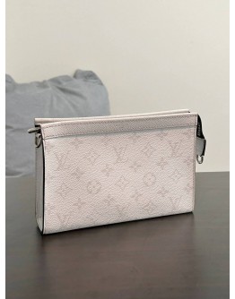 LOUIS VUITTON GASTON WEARABLE WALLET  