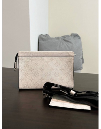 LOUIS VUITTON GASTON WEARABLE WALLET  