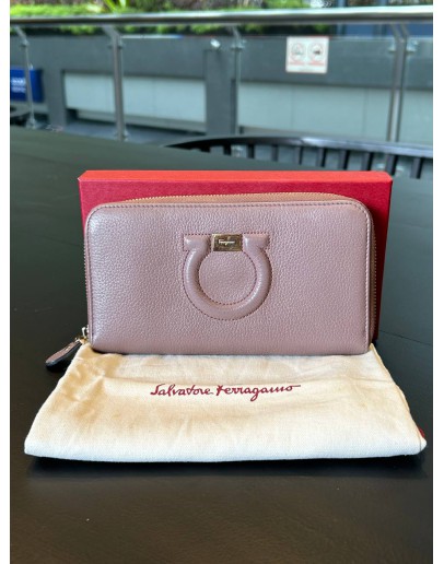 SALVATORE FERRAGAMO GANCINI LONG ZIPPY WALLET