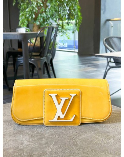 LOUIS VUITTON LONG CLUTCH PURSE IN YELLOW VERNIS