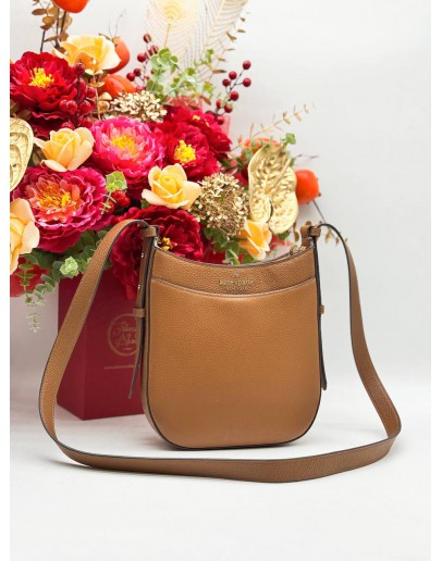 KATE SPADE LEILA NORTH SOUTH CROSSBODY BAG IN BROWN PEBBLED LEATHER