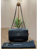 CHANEL CHEVRON V STITCH SHOULDER CHAIN BAG IN BLACK LAMBSKIN LEATHER 