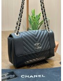 CHANEL CHEVRON V STITCH SHOULDER CHAIN BAG IN BLACK LAMBSKIN LEATHER 